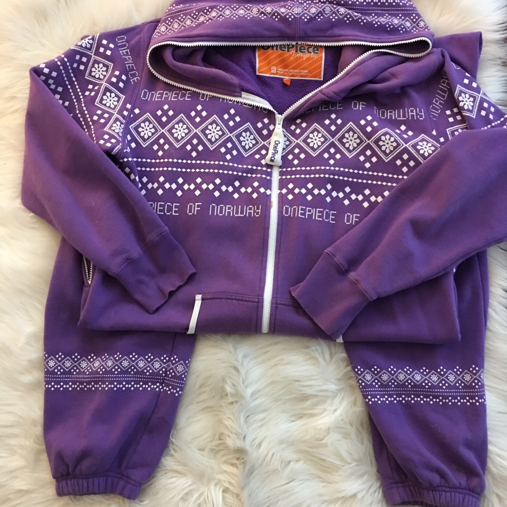 Onepiece of Norway! Large purple winter onsie